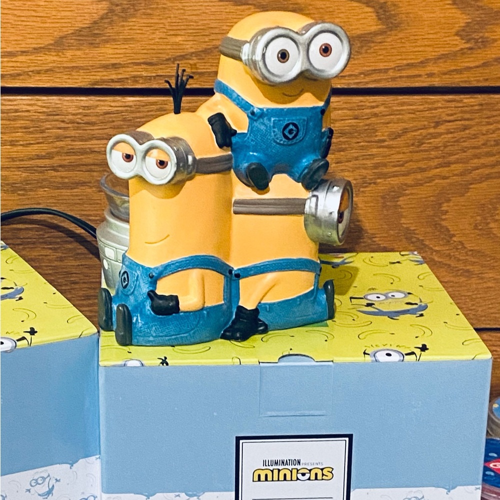 Scentsy Minions Night Light Scented Wax Warmer NEW!